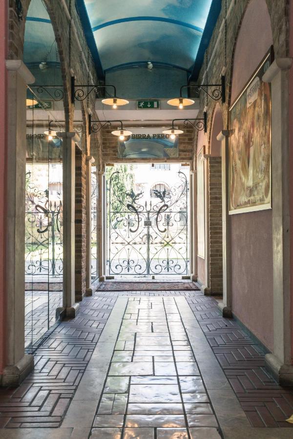 Hotel Il Castello Di Perano Exterior foto